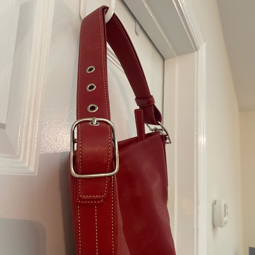 Gorgeous Coach Red Leather Soho Bucket Shoulder Bag - Picture 8 of 12